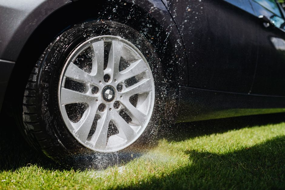 Washing car alloy wheels